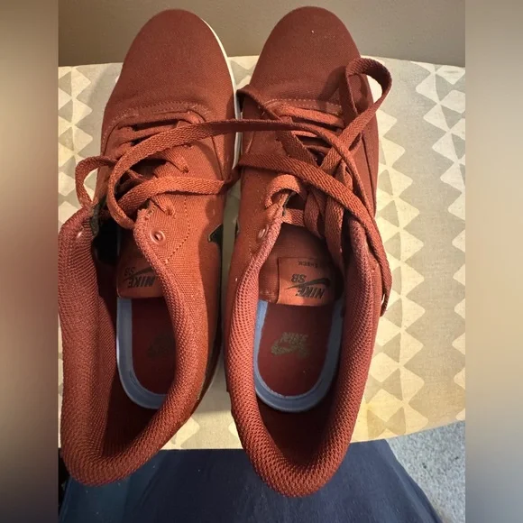 Nike maroon skate shoe - Picture 5 of 5